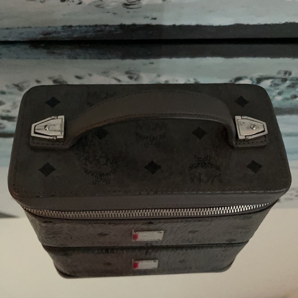 COPY - MCM rockstar visetos vanity case - Picture 2 of 4